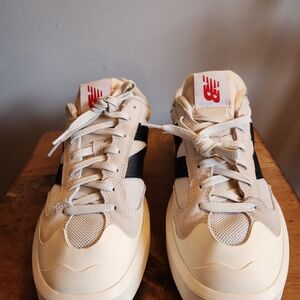 New Balance Men’s Cream & Black Retro Court Sneakers